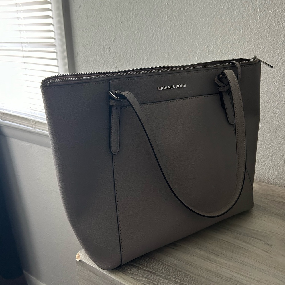 Michael Kors Elegant Gray Tote